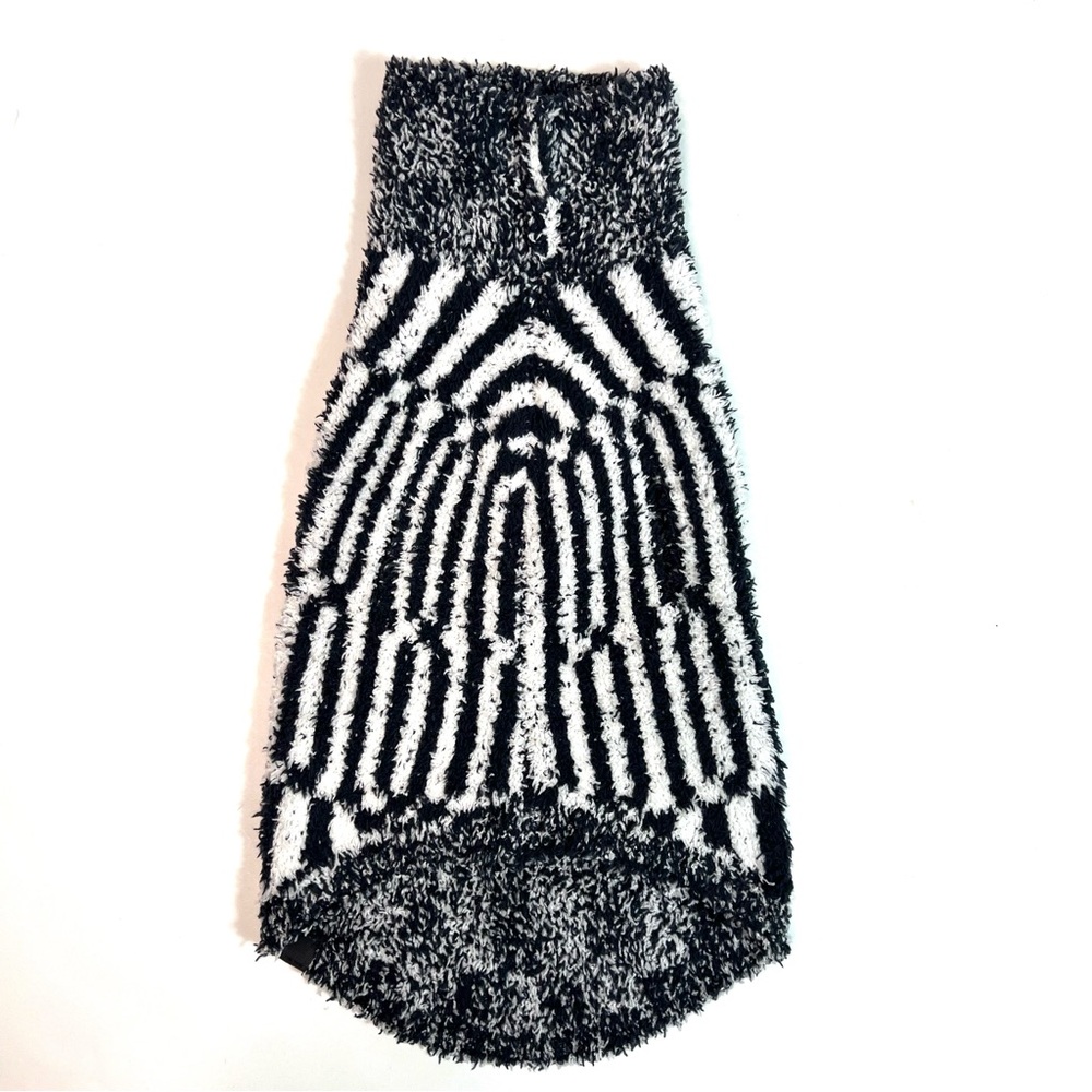 Barefoot Dreams Cozy Chic Abstract Check Dog
Sweater Size Small - Picture 2 of 16